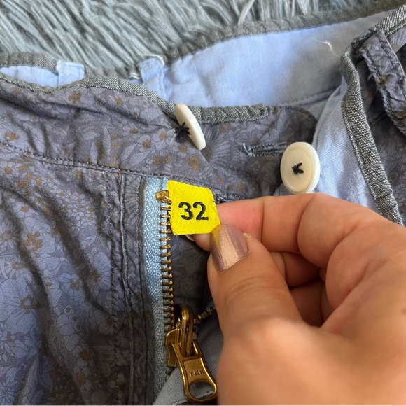 Descendant of Thieves Limited Edition Shorts - Picture 2 of 4